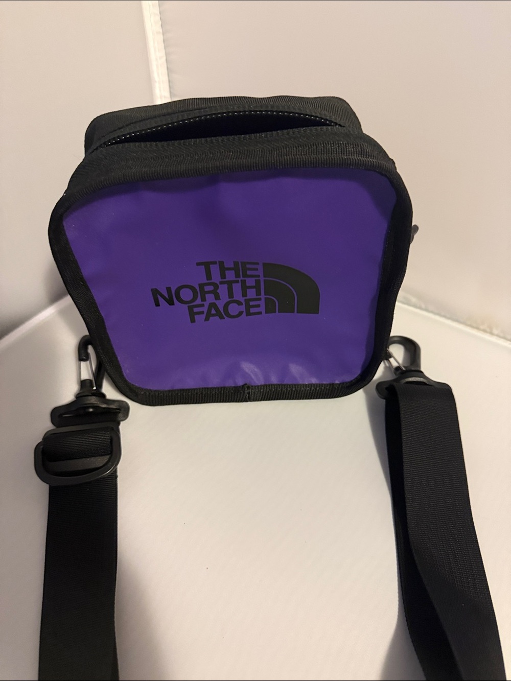 NWOT The North Face Purple Small Crossbody Belt Bag with Black Strap (GWP)